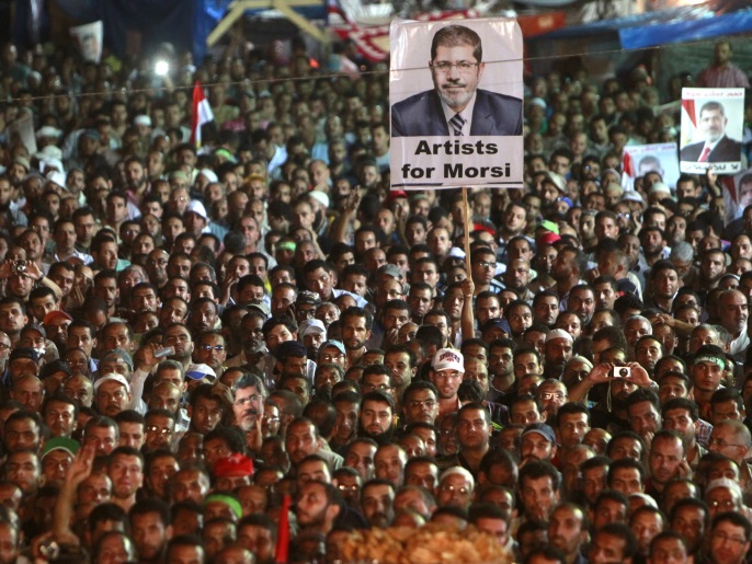 مؤيدو مرسي بميدان رابعة يوم 28 يوليو/تموز أي قبل المجزرة الشهيرة (رويترز)