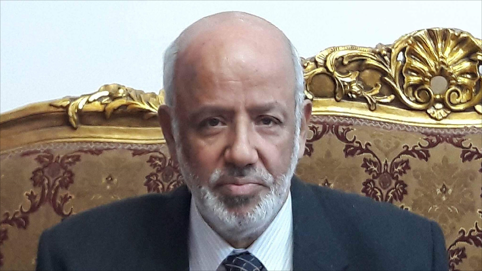 ‪أحمد سليمان وزير العدل في عهد مرسي سرد الانتهاكات التي يتعرض لها الرئيس المعزول في السجن‬ (الجزيرة نت)