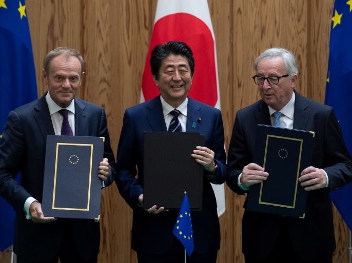 Japanese Prime Minister Shinzo Abe poses after signing a contract with European Commission President Jean-Claude Juncker and European Council President Donald Tusk at the Japanese Prime Minister's office in Tokyo, Japan, July 17, 2018. Martin Bureau/Pool via Reuters