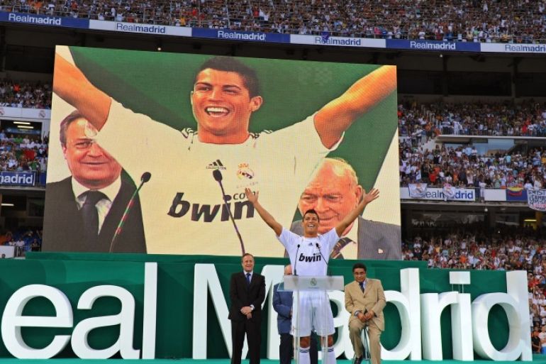 MADRID, SPAIN - JULY 06: New Real Madrid player Cristiano Ronaldo is presented to a full house at the Santiago Bernabeu stadium on July 6, 2009 in Madrid, Spain. (Photo by Denis Doyle/Getty Images)