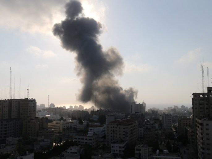 Smoke rises following an Israeli strike on a building in Gaza City July 14, 2018. REUTERS/Ibraheem Abu Mustafa
