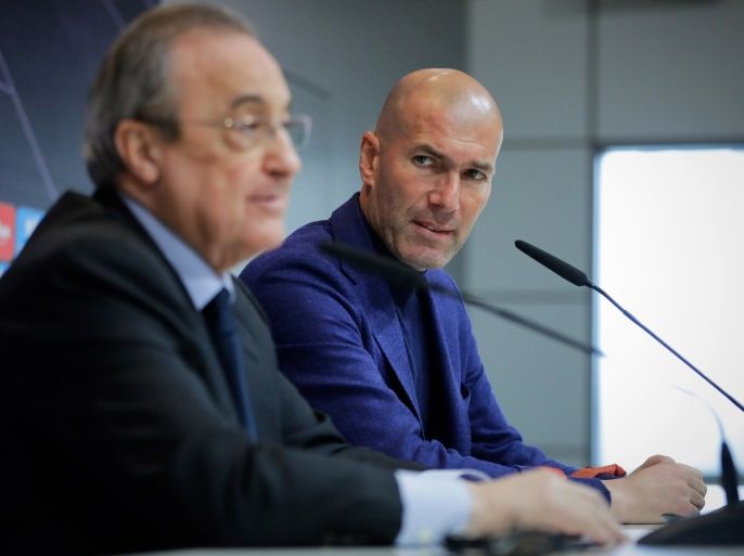 MADRID, SPAIN - MAY 31: Real Madrid CF president Florentino Perez (L) and Zinedine Zidane (R) attend a press conference to announce his resignation as Real Madrid coach at Valdebebas Sport City on May 31, 2018 in Madrid, Spain. Zidane steps down from the position of Manager of Real Madrid, after leading the club to it's third consecutive UEFA Champions League title. (Photo by Gonzalo Arroyo Moreno/Getty Images)