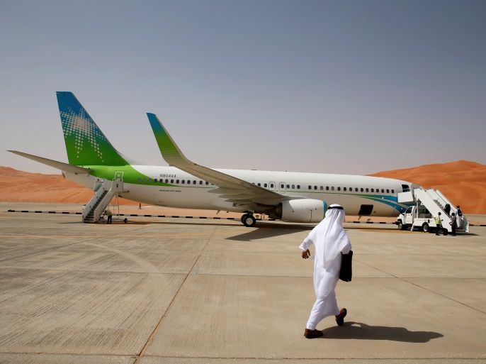 An Aramco employee walks towards an Aramco private plane at the private airport at Shaybah oilfield in the Empty Quarter, Saudi Arabia May 22, 2018. Picture taken May 22, 2018. REUTERS/Ahmed Jadallah TPX IMAGES OF THE DAY