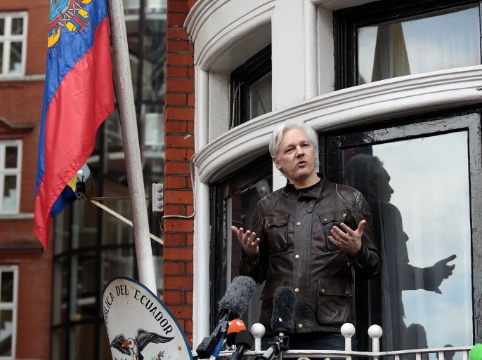 LONDON, ENGLAND - MAY 19: Julian Assange speaks to the media from the balcony of the Embassy Of Ecuador on May 19, 2017 in London, England. Julian Assange, founder of the Wikileaks website that published US Government secrets, has been wanted in Sweden on charges of rape since 2012. He sought asylum in the Ecuadorian Embassy in London and today police have said he will still face arrest if he leaves. (Photo by Jack Taylor/Getty Images)