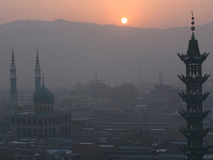The sun rises over mountains and mosques in China's Linxia, Gansu province, home to a large population of ethnic minority Hui Muslims, February 3, 2018. Picture taken February 3, 2018. REUTERS/Michael Martina