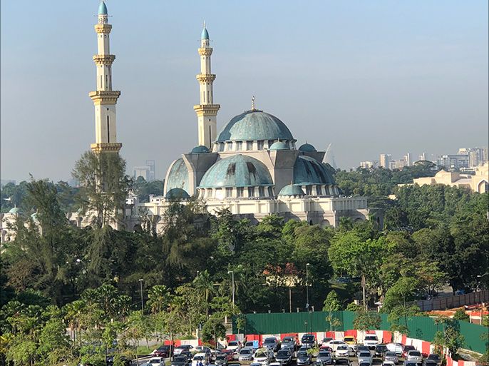 مسجد ولاية في كوالالمبور أحد أكبر المساجد في ماليزيا