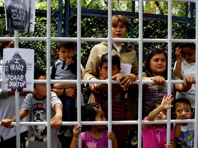 Lorena Osornio, an independent candidate for the Government of Mexico City, performs inside a simulated cage with children during a protest against U.S. immigration policies outside the U.S. embassy in Mexico City, Mexico, June 26, 2018. REUTERS/Alexandre Meneghini