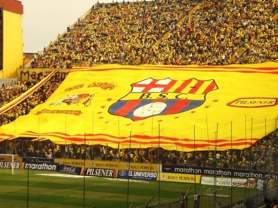 
شعار برشلونة الإكوادوري في مدرجات الفريق

