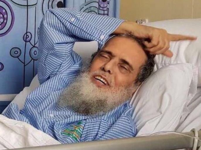 صورة نشرها حساب "معتقلي الراي" على تويتر للشيخ سفر الحوالي الذي اعتقلته السلطات السعودي وسجنته رغم مرضه
