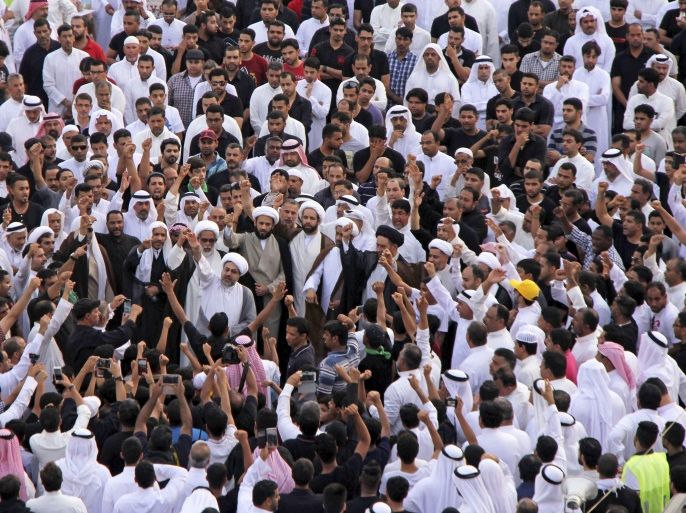 Shi'ites chant slogans during a rally following Friday's suicide attack at a Shi'ite mosque, at Qatif, in east Saudi Arabia May 23, 2015. A suicide bomber killed 21 worshippers on Friday in the packed Shi'ite mosque in eastern Saudi Arabia, residents and the health minister said, the first attack in the kingdom to be claimed by Islamic State militants. More than 150 people were praying when the huge explosion ripped through the Imam Ali mosque in the village of al-Q