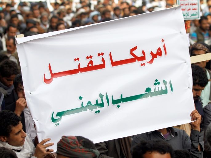 Houthi supporters rally against the alleged involvement of the United States in the deteriorating Yemeni economy in Sanaa, Yemen August 17, 2018. REUTERS/Mohamed al-Sayagh