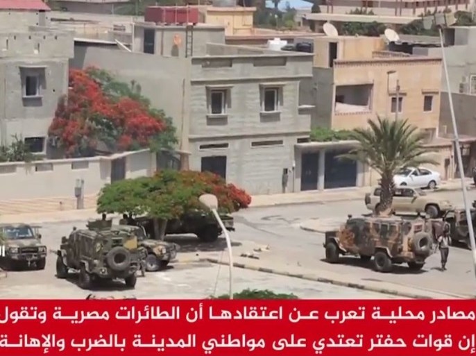 صورة أرشيفية لانتشار قوات حفتر داخل مدينة درنة عقب إعلان السيطرة عليها بنهاية يونيو الماضي
