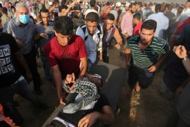 A wounded man is evacuated during a protest where Palestinians demand the right to return to their homeland at the Israel-Gaza border, in the southern Gaza Strip August 3, 2018. REUTERS/Ibraheem Abu Mustafa