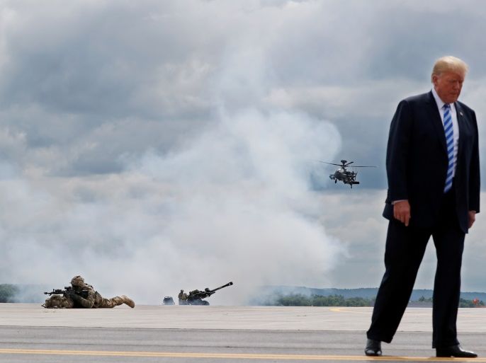 U.S. President Donald Trump observes a demonstration with U.S. Army 10th Mountain Division troops, an attack helicopter and artillery as he visits Fort Drum, New York, U.S., August 13, 2018. REUTERS/Carlos Barria TPX IMAGES OF THE DAY