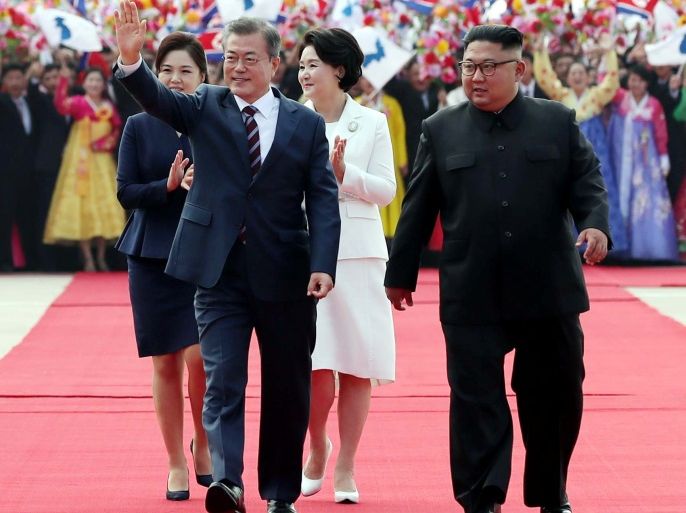 South Korean President Moon Jae-in and North Korean leader Kim Jong Un attend an official welcome ceremony at Pyongyang Sunan International Airport, in Pyongyang, North Korea, September 18, 2018. Pyeongyang Press Corps/Pool via REUTERS