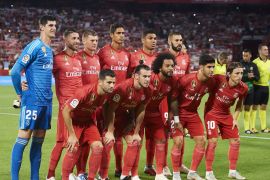 SEVILLE, SPAIN - SEPTEMBER 26: Real Madrid line up for a team photo prior to the La Liga match between Sevilla FC and Real Madrid CF at Estadio Ramon Sanchez Pizjuan on September 26, 2018 in Seville, Spain. (Photo by Aitor Alcalde/Getty Images)