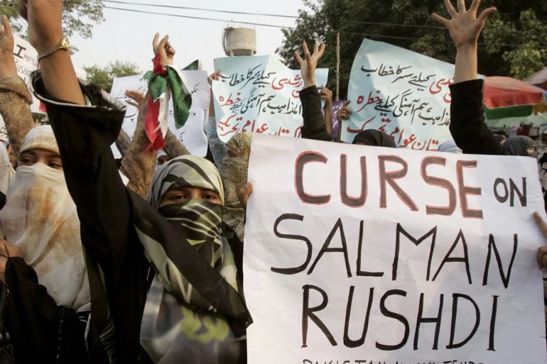 Activists of Pakistan Awami Tehrik party protest against British author Salman Rushdie in Lahore June 21, 2007. A group of hardline Pakistani Muslim clerics has bestowed a religious title on Osama bin Laden in response to a British knighthood for the author Salman Rushdie whose novel