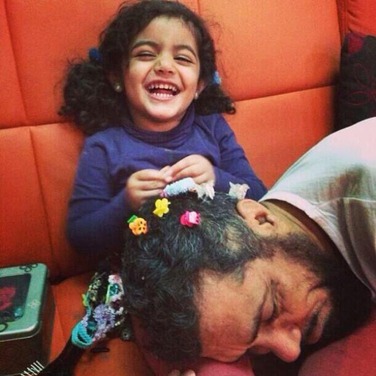 صورة لسلمان العودة وابنته من على حسابه على إنستغرام (مواقع التواصل)