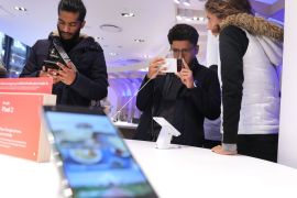 NEW YORK, NY - OCTOBER 19: People look at Google's new Pixel 2 phones at a New York City pop-up shop on October 19, 2017 in New York City. The temporary store in the Flatiron neighborhood of Manhattan sells and demonstrates such Google products as the new Pixel 2 phone, home speakers, pixel Buds, and the Daydream View VR headset. Spencer Platt/Getty Images/AFP== FOR NEWSPAPERS, INTERNET, TELCOS & TELEVISION USE ONLY ==