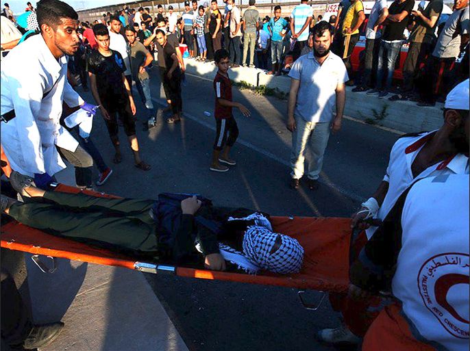 صور إصابة بالرصاص والاختناق جراء اعتداء الاحتلال على تظاهرة للشبان أمام معبر بيت حانون شمال قطاع غزة