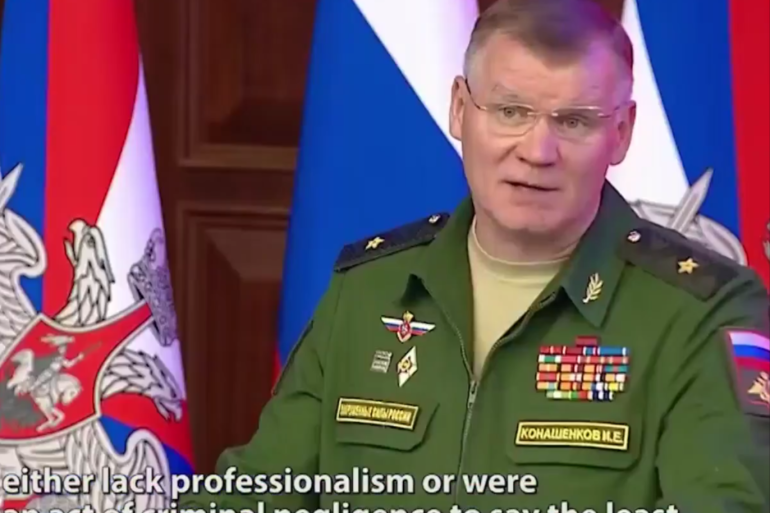 المتحدث باسم وزارة الدفاع الروسية إيغور كوناشينكوف يقدم عرضا لنتائج التحقيق أمام الصحفيين