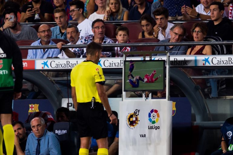 BARCELONA, SPAIN - SEPTEMBER 23: Referee Jesus Gil Manzano looks at the Video Assistant Referee VAR screen before showing a red card to Clement Lenglet of FC Barcelona during the La Liga match between FC Barcelona and Girona FC at Camp Nou on September 23, 2018 in Barcelona, Spain. (Photo by Alex Caparros/Getty Images)
