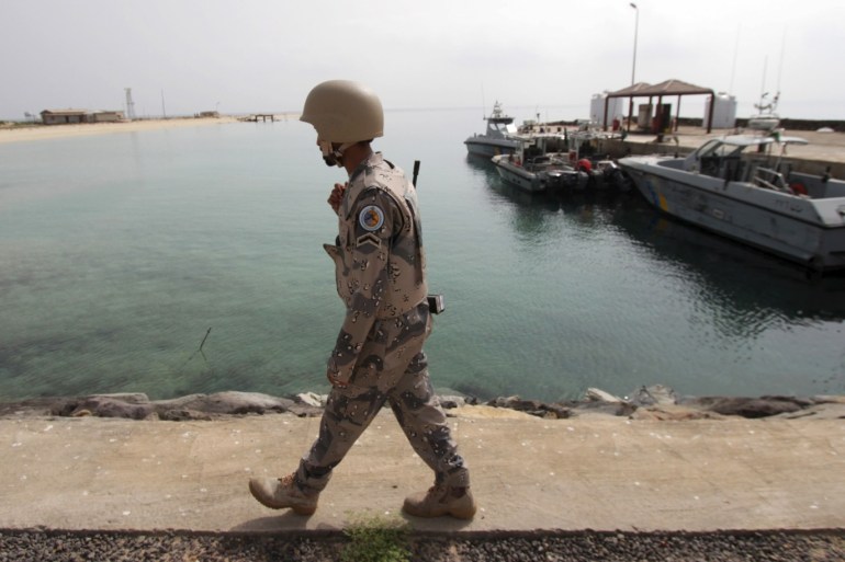 A Saudi border guard patrols Saudi Arabia's maritime border with Yemen along a beach on the Red Sea, near Jizan April 8, 2015. Iran sent two warships to the Gulf of Aden on Wednesday, state media reported, establishing a military presence off the coast of Yemen where Saudi Arabia is leading a bombing campaign to oust the Iran-allied Houthi movement. REUTERS/Faisal Al Nasser