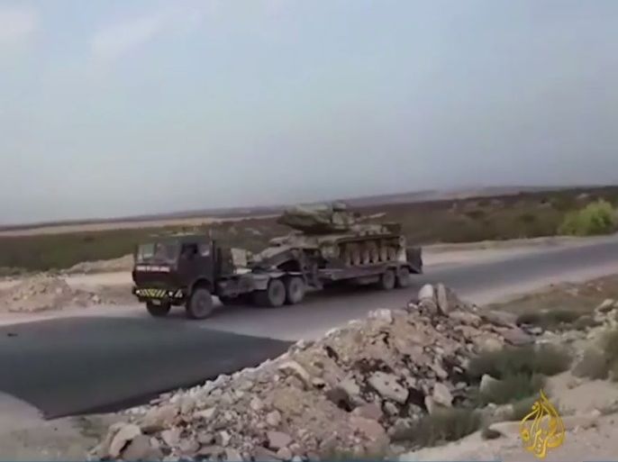 ناقلة دبابة تركية تتوغل داخل الأراضي السورية باتجاه نقطة المراقبة بريف حماة الشمالي