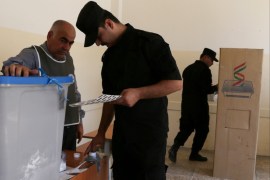 epa07053452 A Kurdish member of the security forces casts his ballot paper during a special voting day for the Kurdistan parliamentary election at a polling station in Erbil, the capital of the Kurdistan Region in Iraq, 28 September 2018. Members of the Kurdish Peshmerga and other security forces are voting in the Kurdistan Parliamentary election ahead of the civilians' vote scheduled for 30 September. EPA-EFE/GAILAN HAJI