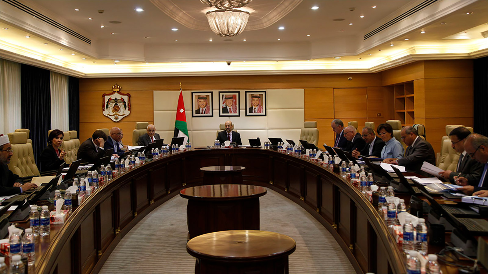 مجلس الوزراء الأردني أقر تعديلات على ضريبة الدخل (وكالات)