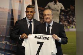 Real Madrid presents new player Mariano Diaz Mejia- - MADRID, SPAIN - AUGUST 31: Mariano Diaz Mejia (L) poses with President of Real Madrid Florentino Perez (R), during his presentation as new Real Madrid player at Santiago Bernabeu Stadium on August 31, 2018 in Madrid, Spain.