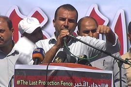 مسيرة لآلاف من موظفي وكالة غوث وتشغيل اللاجئين الفلسطينيين /الأنروا/ احتجاجا على سياسة الوكالة تجاه موظفيها العرب وخدماتها المقدمة للاجئين الفلسطينيين.