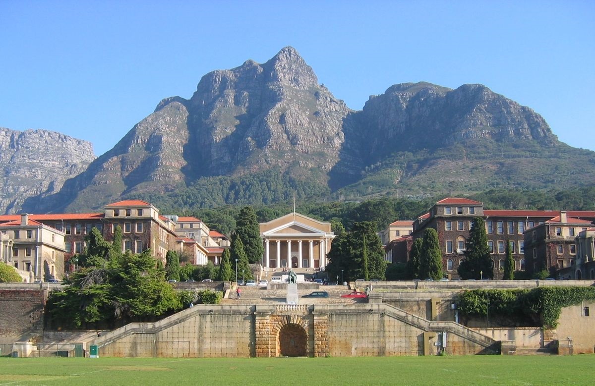 جامعة كيب تاون، جنوب أفريقيا  (مواقع التواصل الاجتماعي)
