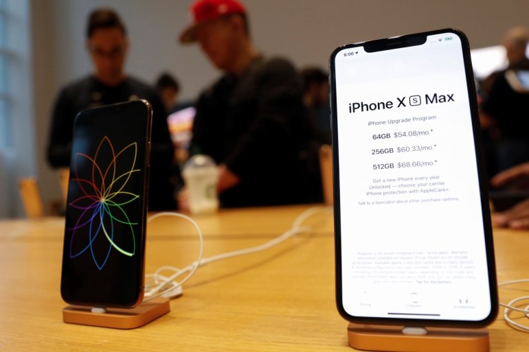 The new Apple iPhone Xs Max and iPhone X are seen on display at the Apple Store in Manhattan, New York, U.S., September 21, 2018. REUTERS/Shannon Stapleton