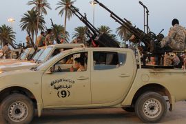 صورة ارشيفية لمركبات عسكرية وسط مدينة طرابلس - خاصة