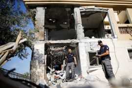 Israeli sappers work on a house that the Israeli military said was hit by a rocket fired from the Gaza Strip, in Beersheba, southern Israel October 17, 2018. REUTERS/Amir Cohen
