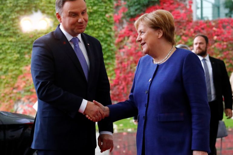 German Chancellor Angela Merkel welcomes Poland's President Andrzej Duda at the chancellery in Berlin, Germany, October 23, 2018. REUTERS/Fabrizio Bensch