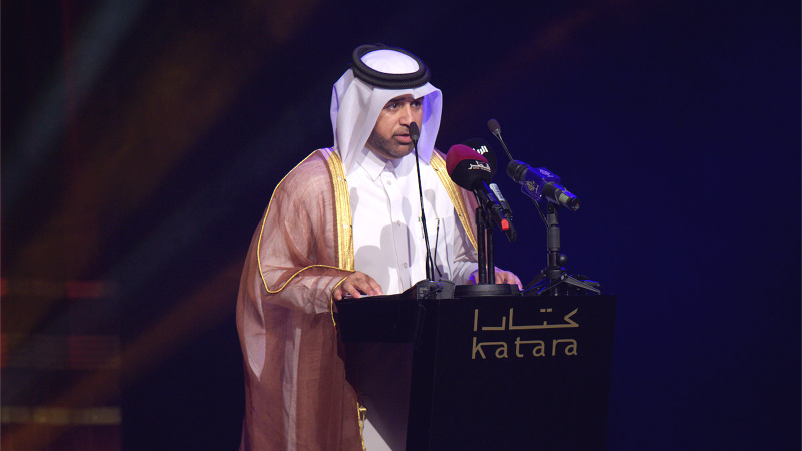 خالد السليطي: الجائزة تسعى للارتقاء بالرواية وترسيخ ريادتها عربيا وإشعاعها وانتشارها عالميا عبر جسور الترجمة إلى لغات أجنبية حية(الجزيرة)