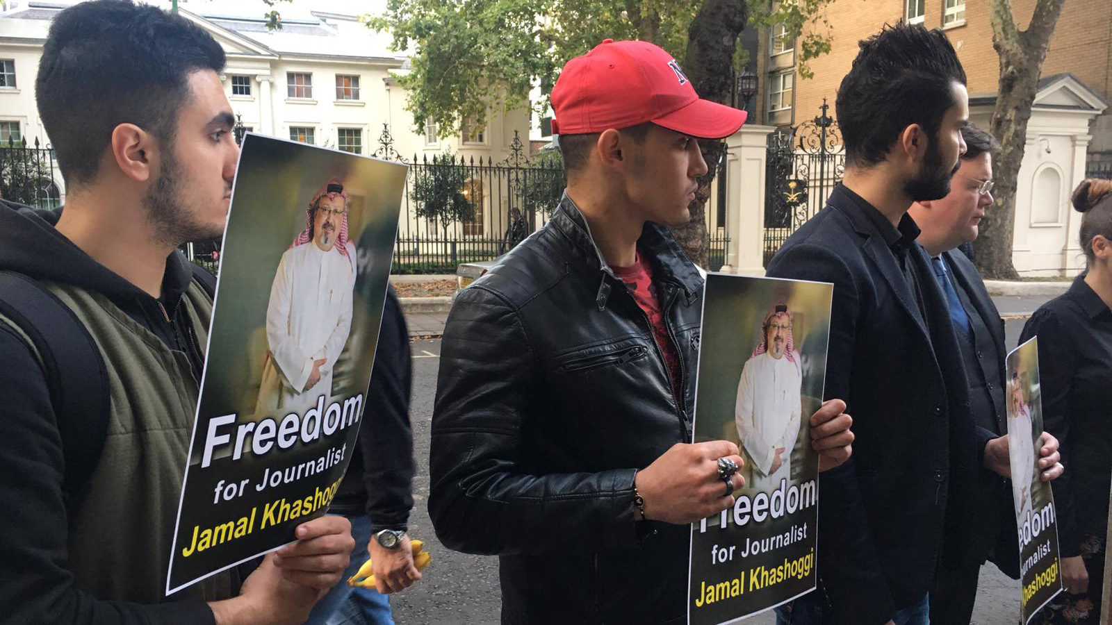 وقفة لنشطاء أمام السفارة السعودية بلندن للتنديد باختفاء خاشقجي 