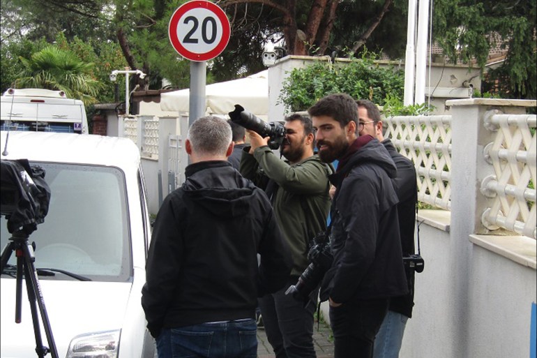 صحفيون في محيط القنصلية السعودية باسطنبول