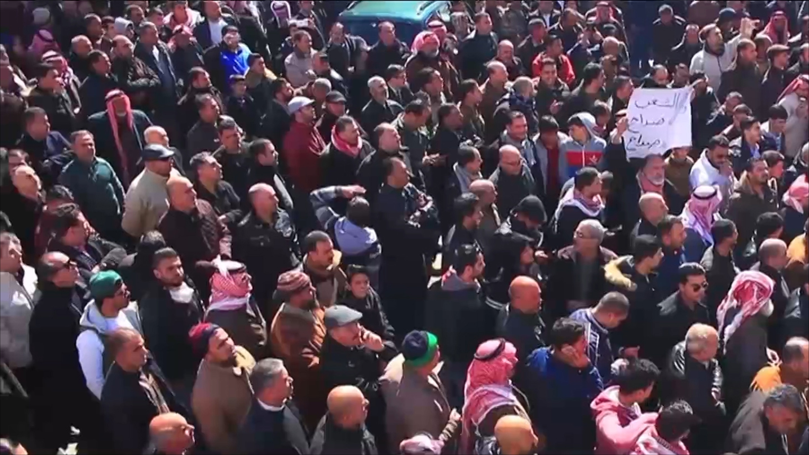 مظاهرة سابقة ضد غلاء الأسعار في الأردن(الجزيرة-أرشيف)