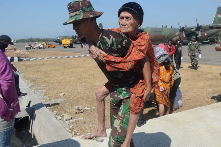 An Indonesian soldier carries an elderly woman evacuated after an earthquake and tsunami hit Palu at Hasanuddin Airport in Makassar, South Sulawesi, Indonesia, October 1, 2018 in this photo taken by Antara Foto. Antara Foto/Sahrul Manda Tikupadang/ via REUTERS. ATTENTION EDITORS - THIS IMAGE WAS PROVIDED BY A THIRD PARTY. MANDATORY CREDIT. INDONESIA OUT.