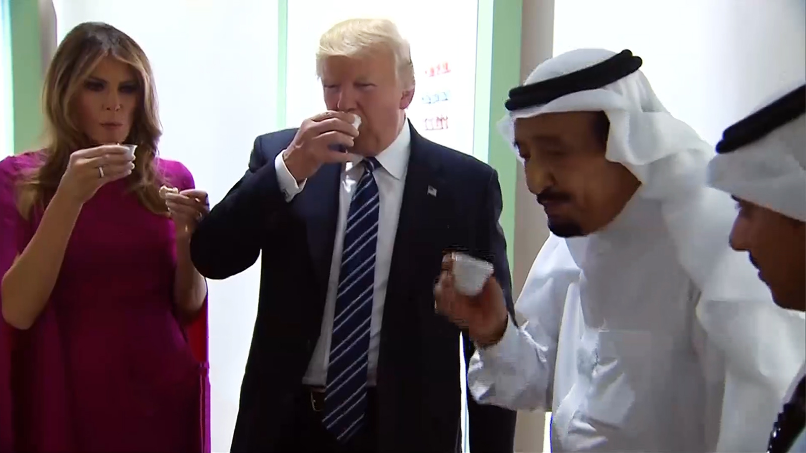 ترامب: أبلغت الملك السعودي أن عليه أن يدفع المال نظير الحماية الأميركية (الجزيرة)