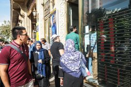 لسوق العملات الأجنبية في شارع فردوسي وسط العاصمة طهران