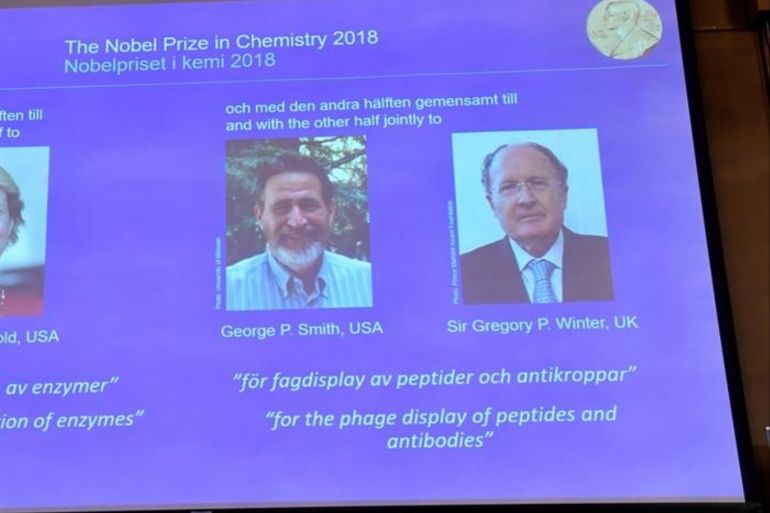 بريطاني وأمريكيان يفوزون بجائزة نوبل للكيمياء