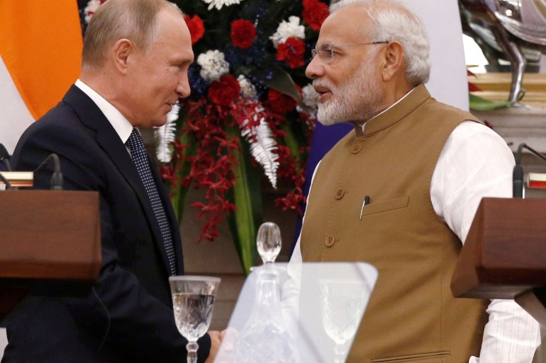 Russian President Vladimir Putin and India's Prime Minister Narendra Modi shake hands after delivering a joint statement after their delegation level talks at Hyderabad House in New Delhi, India, October 5, 2018. REUTERS/Adnan Abidi