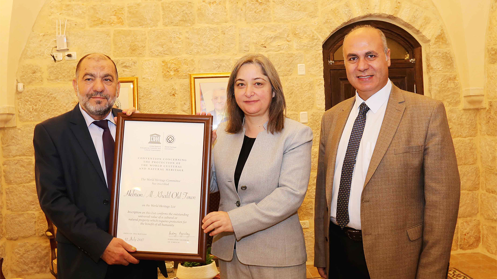 رسميا تسليم شهادة تسجيل مدينة الخليل على لائحة التراث العالمي (الجزيرة)