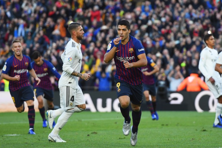BARCELONA, SPAIN - OCTOBER 28: Luis Suarez of Barcelona celebrates scoring his sides second goal from a penalty during the La Liga match between FC Barcelona and Real Madrid CF at Camp Nou on October 28, 2018 in Barcelona, Spain. (Photo by Alex Caparros/Getty Images)