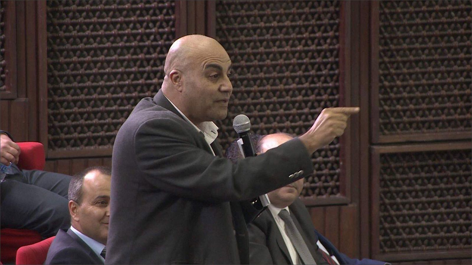 ‪الحباشنة حمل المسؤولية لوزيري التربية والسياحة ودعا لإقالتهما‬ الحباشنة حمل المسؤولية لوزيري التربية والسياحة ودعا لإقالتهما (الجزيرة)