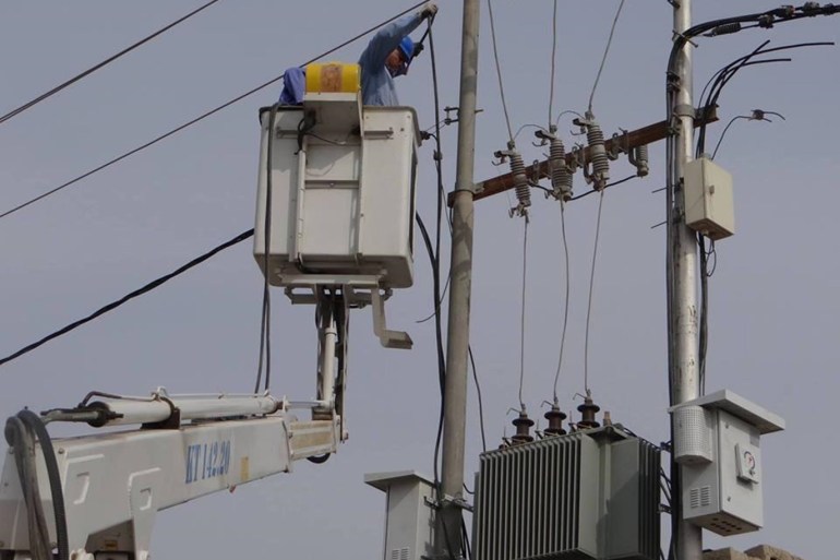 تعاني خطوط النقل العالي الناقلة للكهرباء في العراق من محدودية الطاقة والاستيعاب